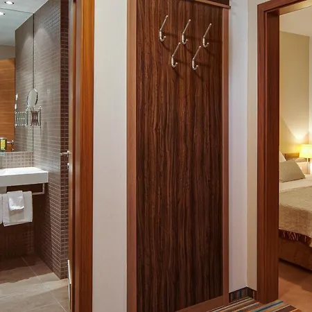كراس فندق 4*